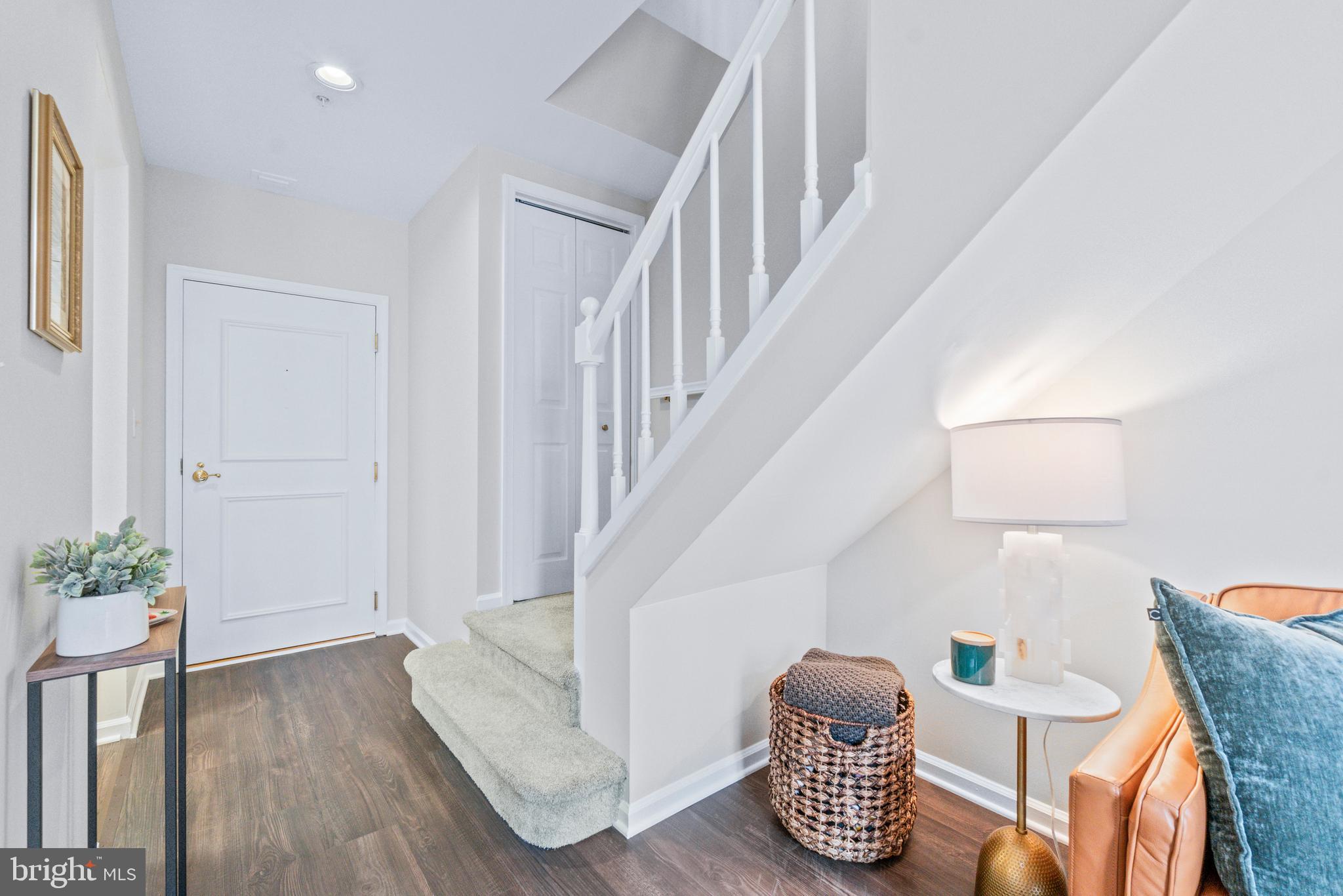 HENDERSON'S WHARF - Residential