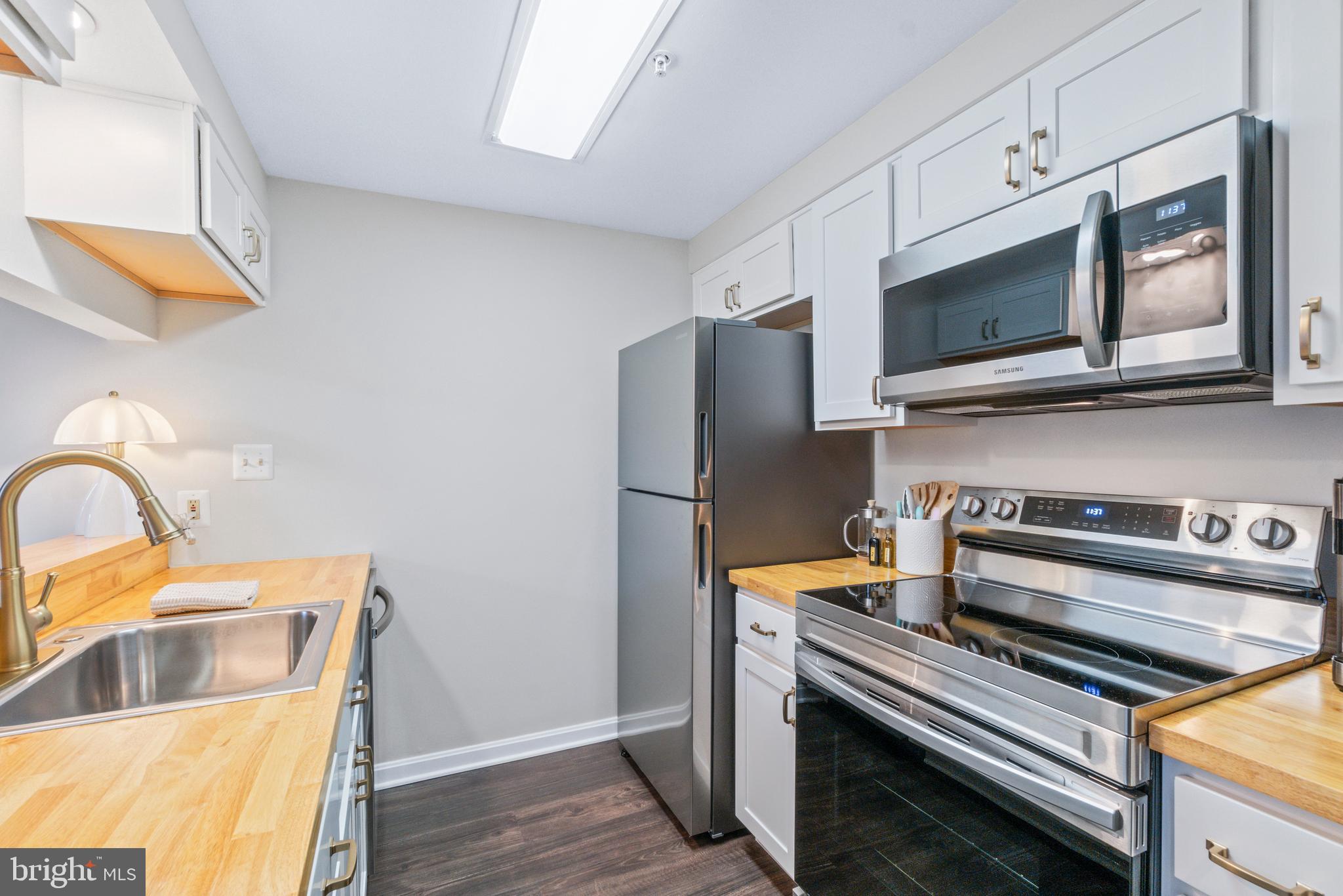 HENDERSON'S WHARF - Residential