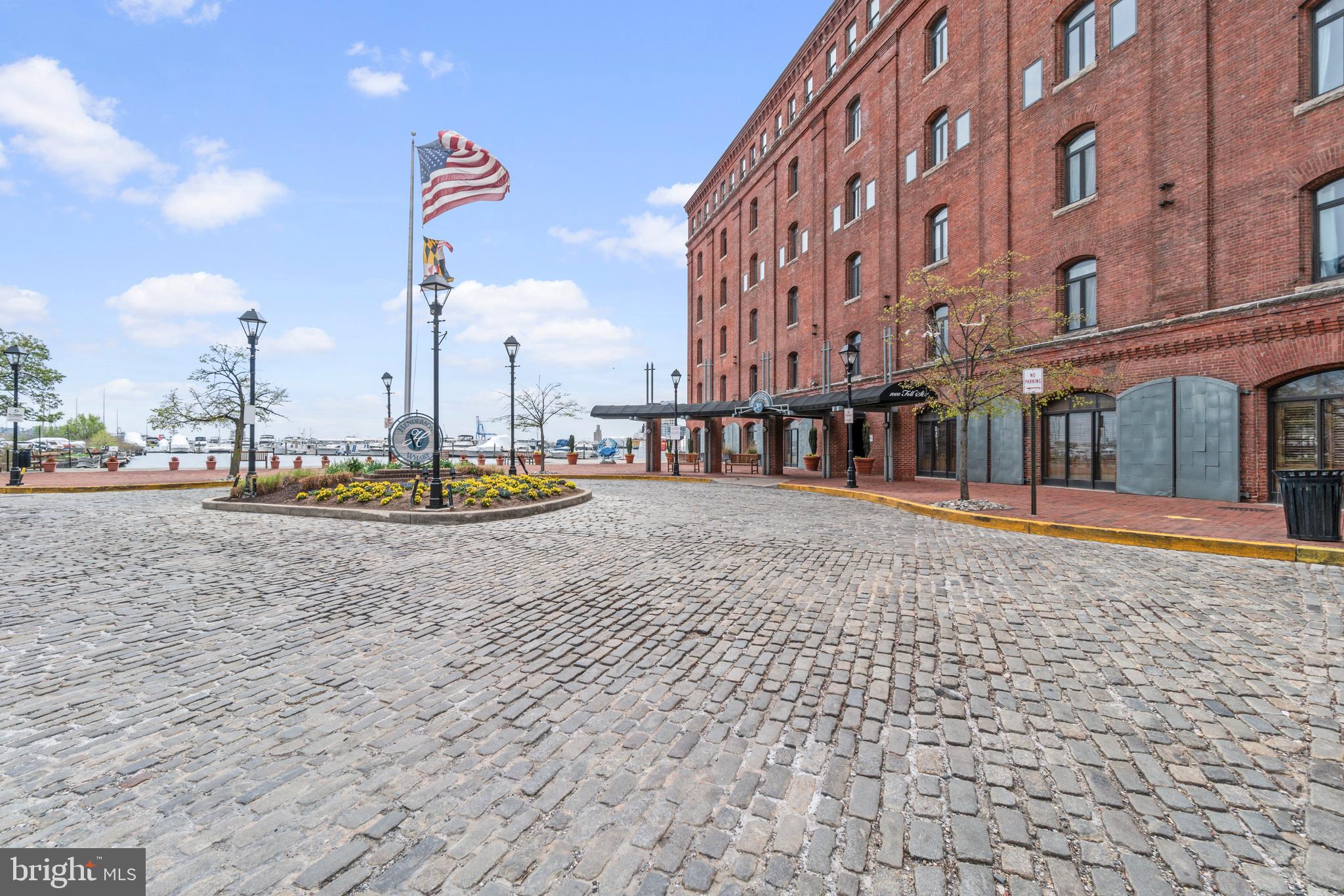 HENDERSON'S WHARF - Residential