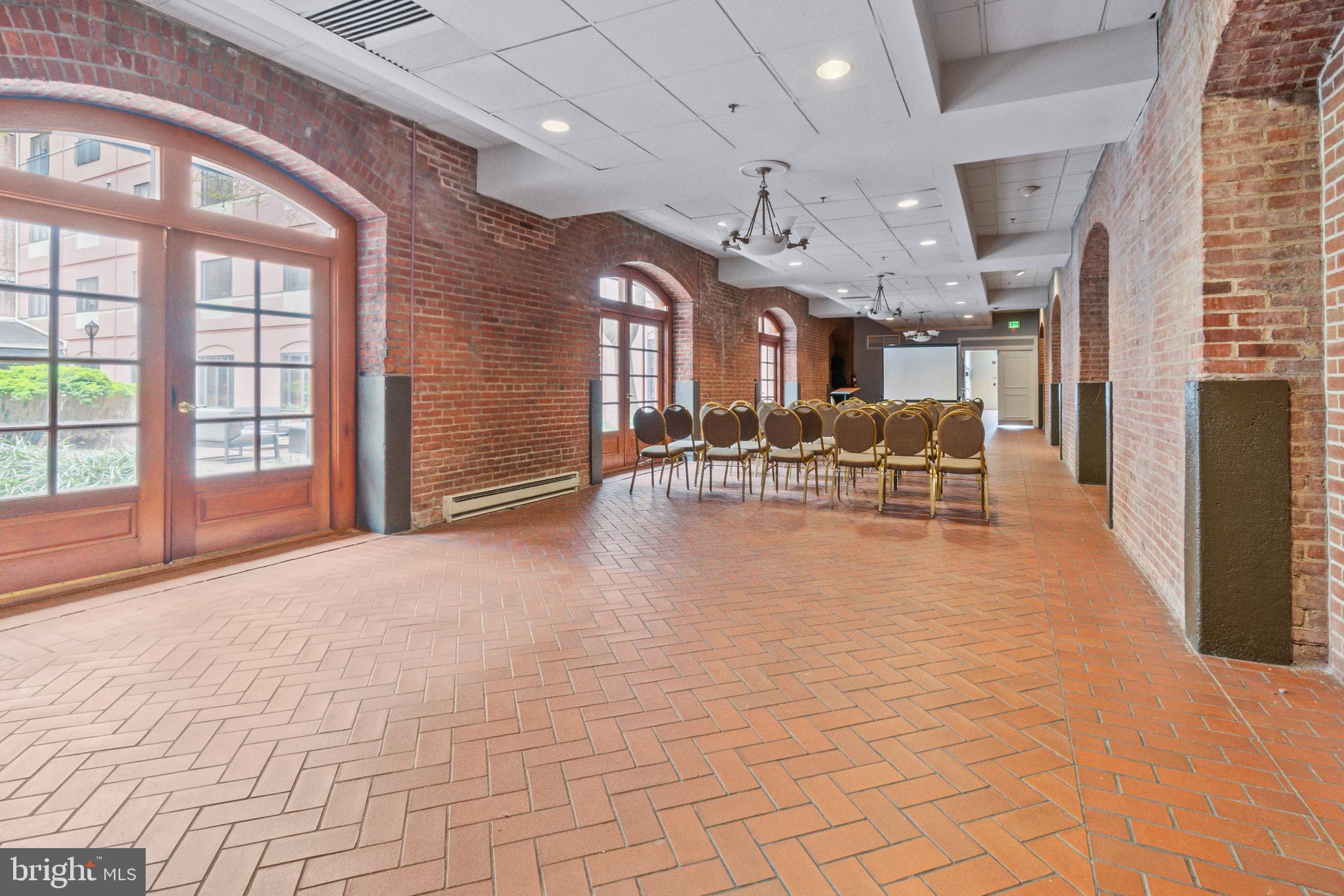 HENDERSON'S WHARF - Residential