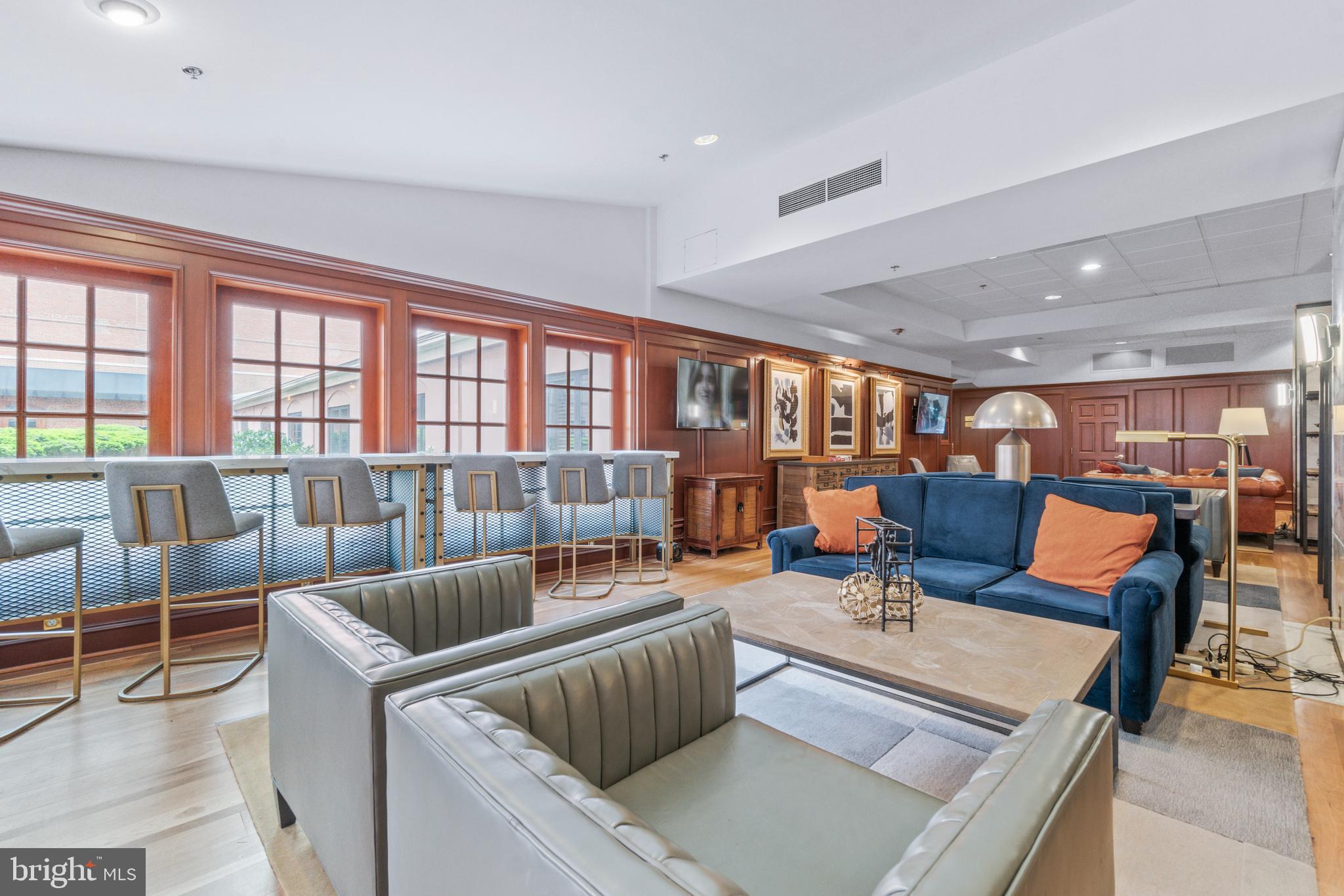 HENDERSON'S WHARF - Residential