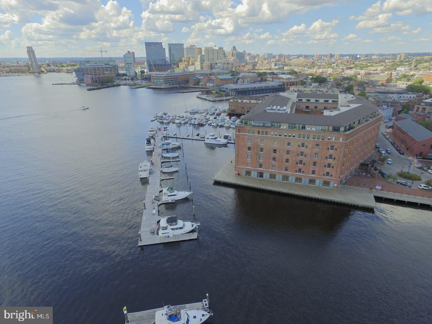 HENDERSON'S WHARF - Residential