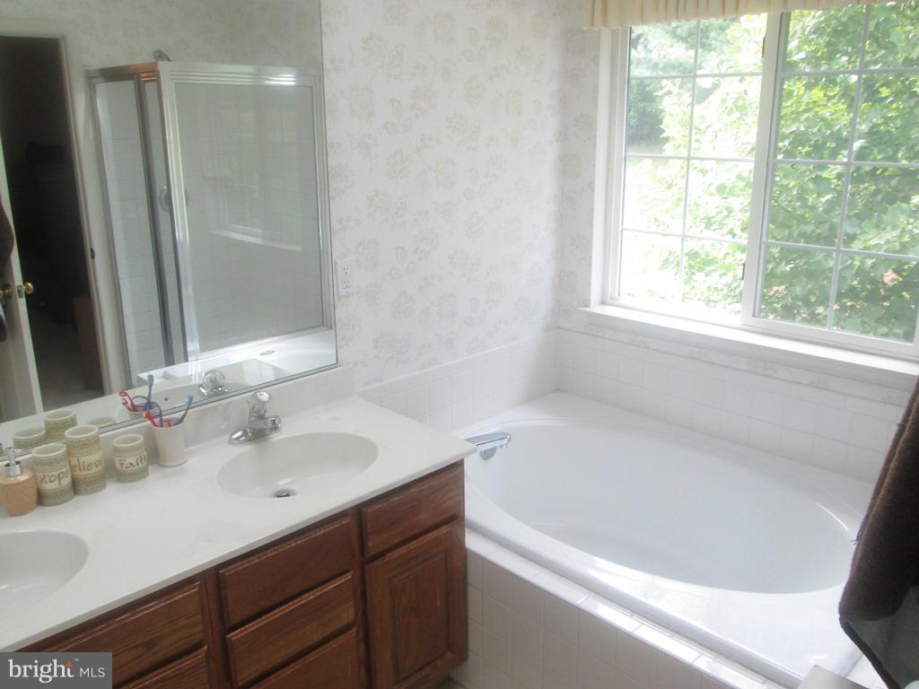 LAKECREST - Residential