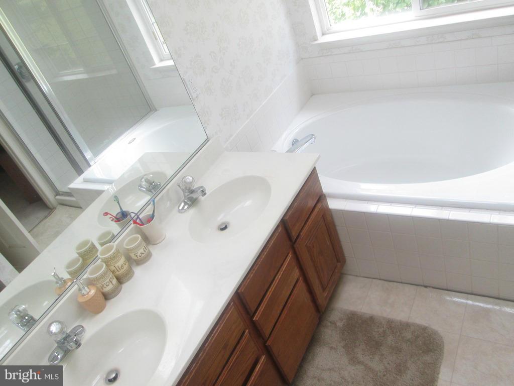 LAKECREST - Residential