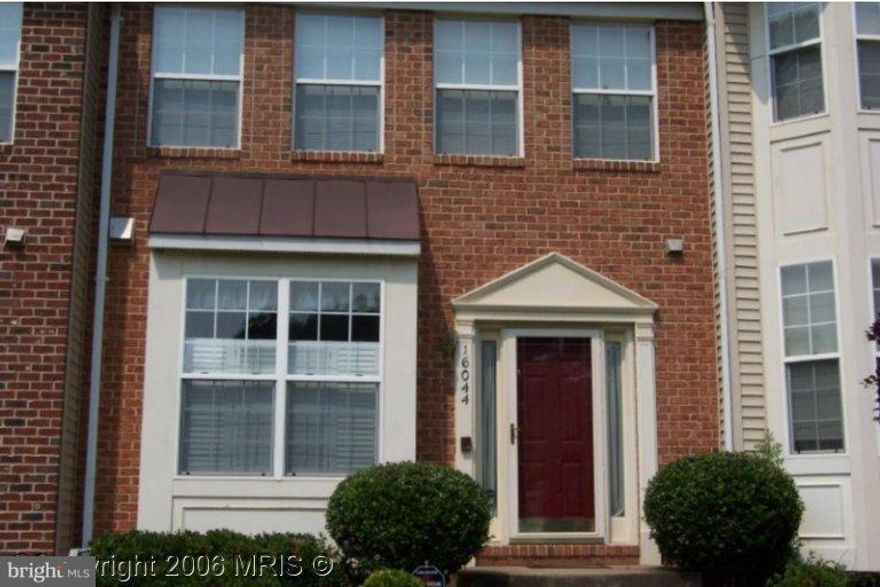 Reduced! Monthly payment as low as rent..Be home before the holiday. 3 bedrooms, 3.5 baths in Lakecrest. Lrg eat-in-kitchen. 3 sided fireplace. Wall to wall carpet throughout. Fully finished basement w/den or bedroom (NTC) w/full bath. Never mind the sport memorabilia, it can be removed. In the backyard, there is a deck and is fully fenced. Price below market for a quick sell.