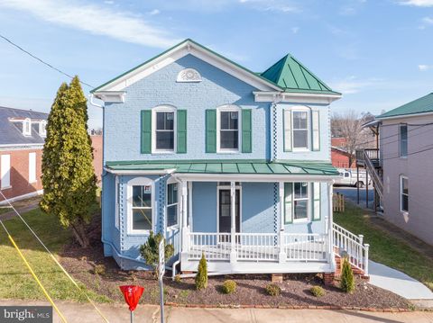 213 N GEORGE STREET CHARLES TOWN WV 25414