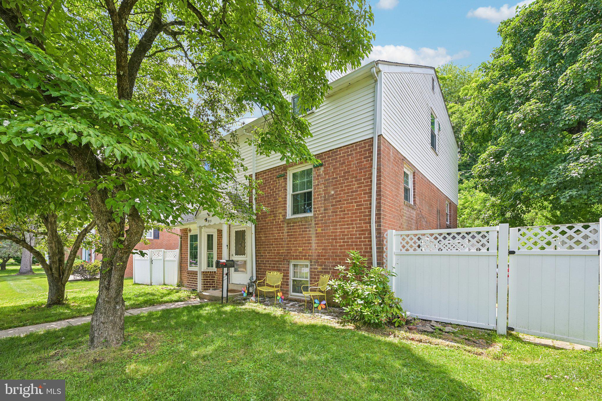 913 LOMOND LANE