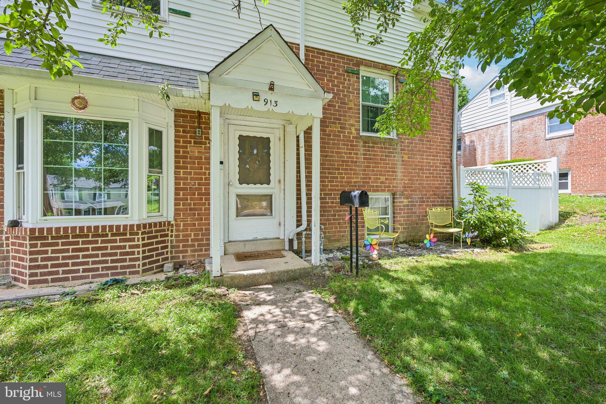 913 LOMOND LANE