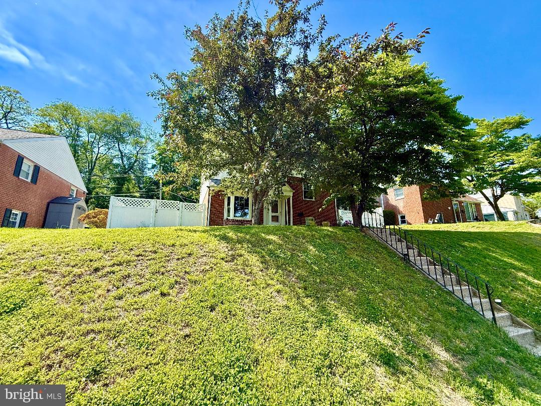 913 LOMOND LANE