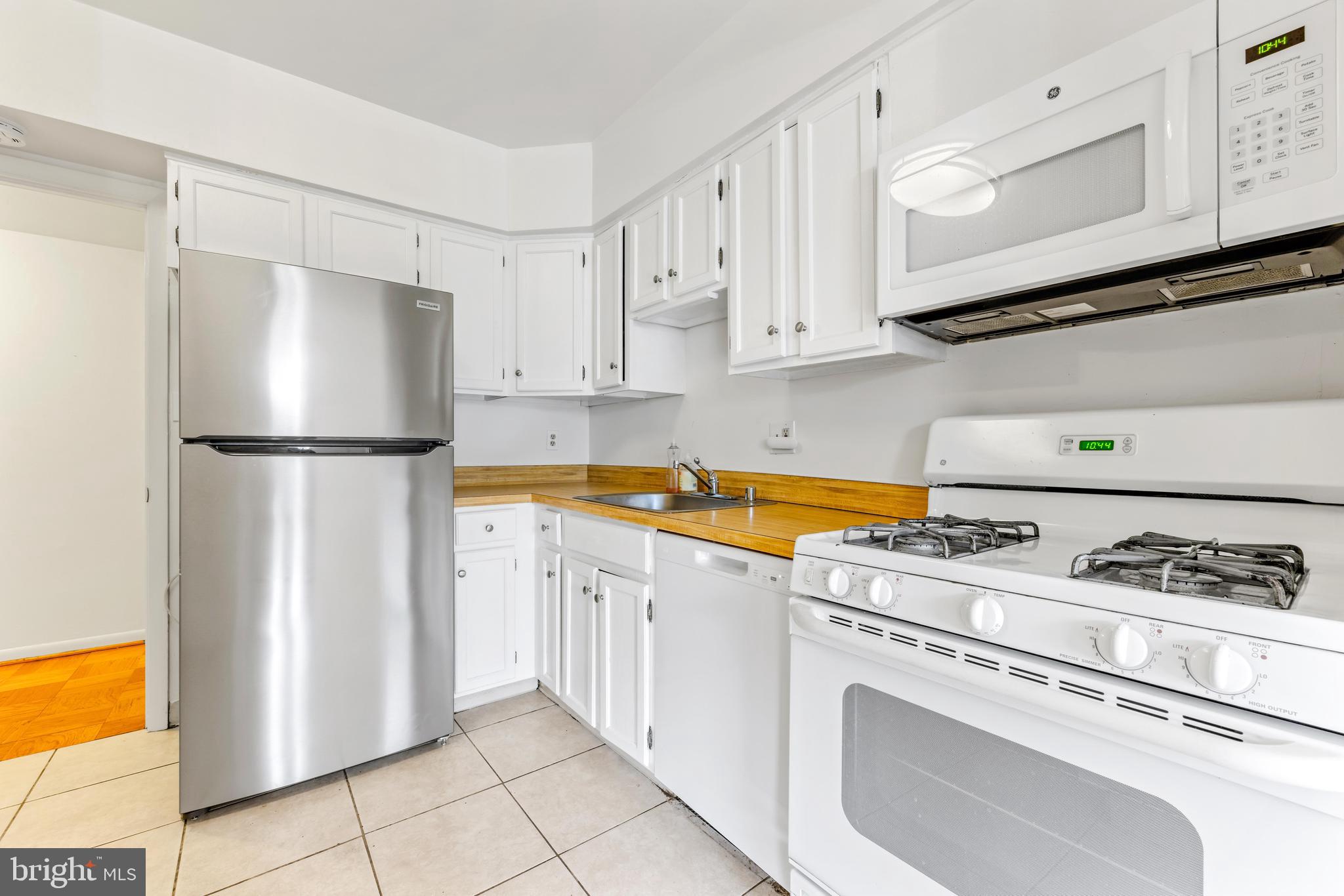 CROSS KEYS - Residential Lease