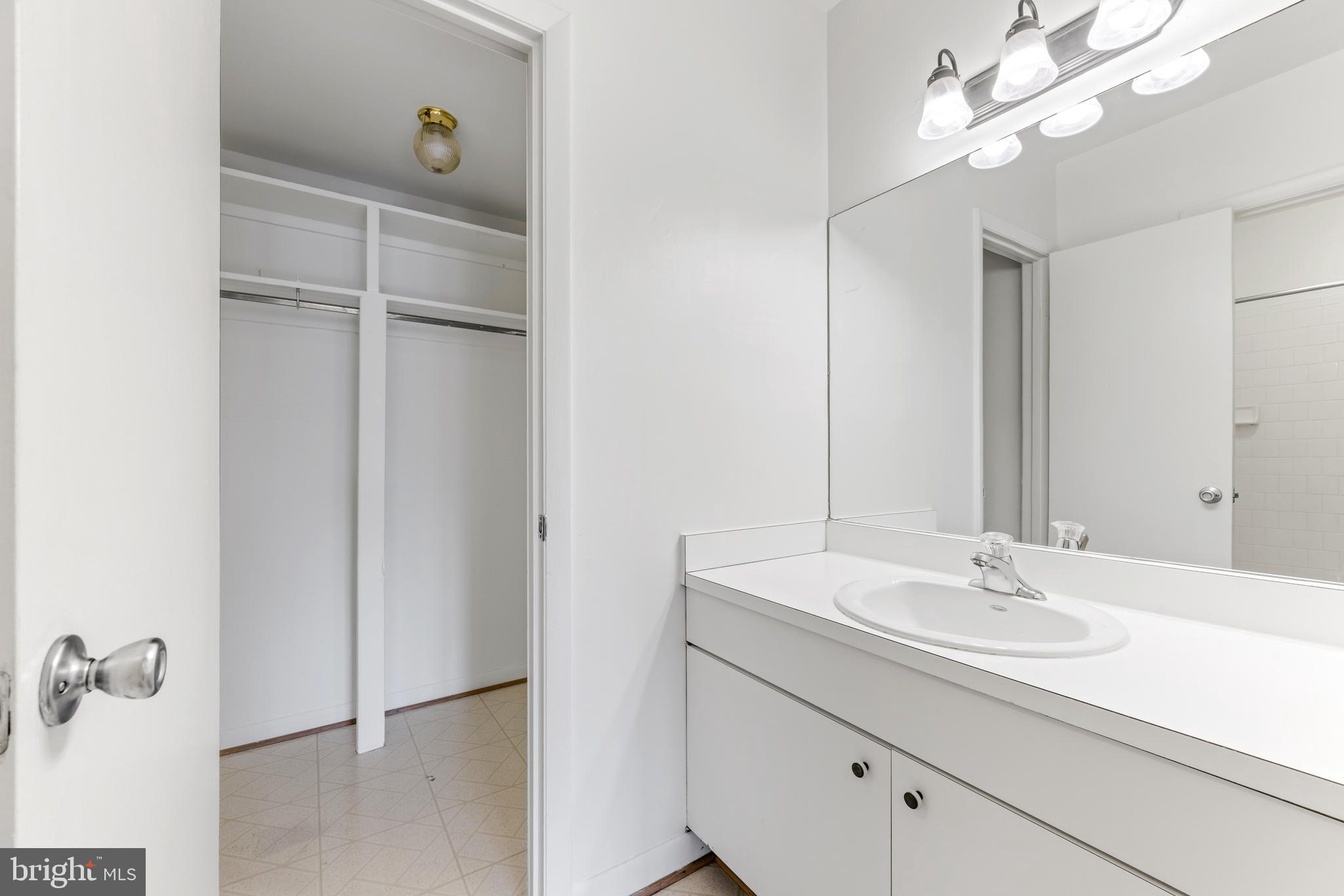 CROSS KEYS - Residential Lease