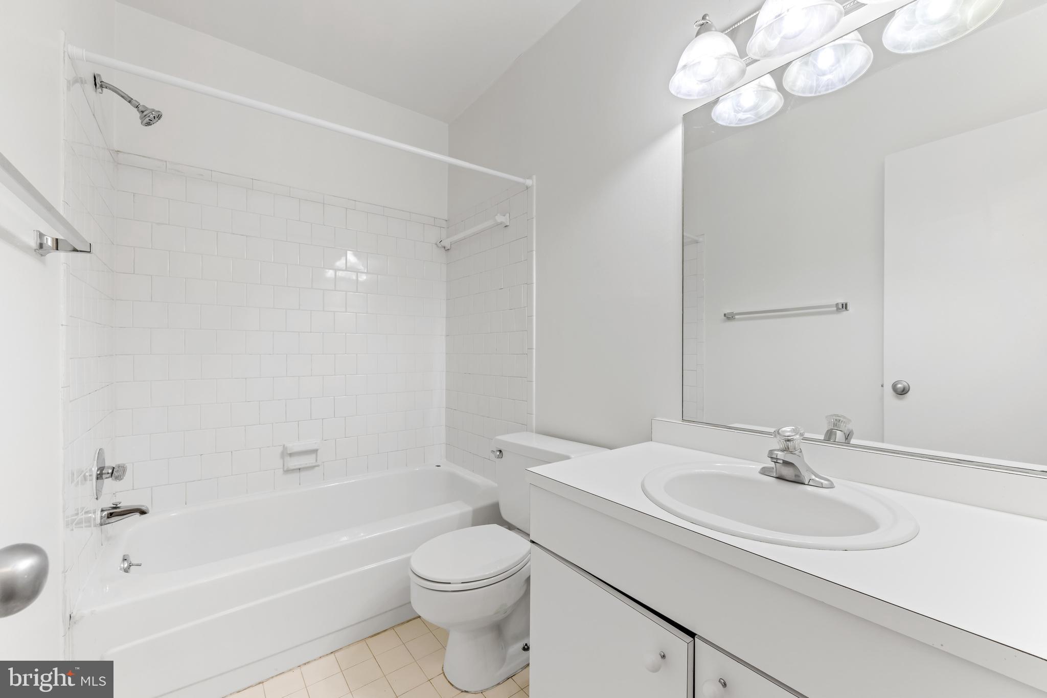 CROSS KEYS - Residential Lease