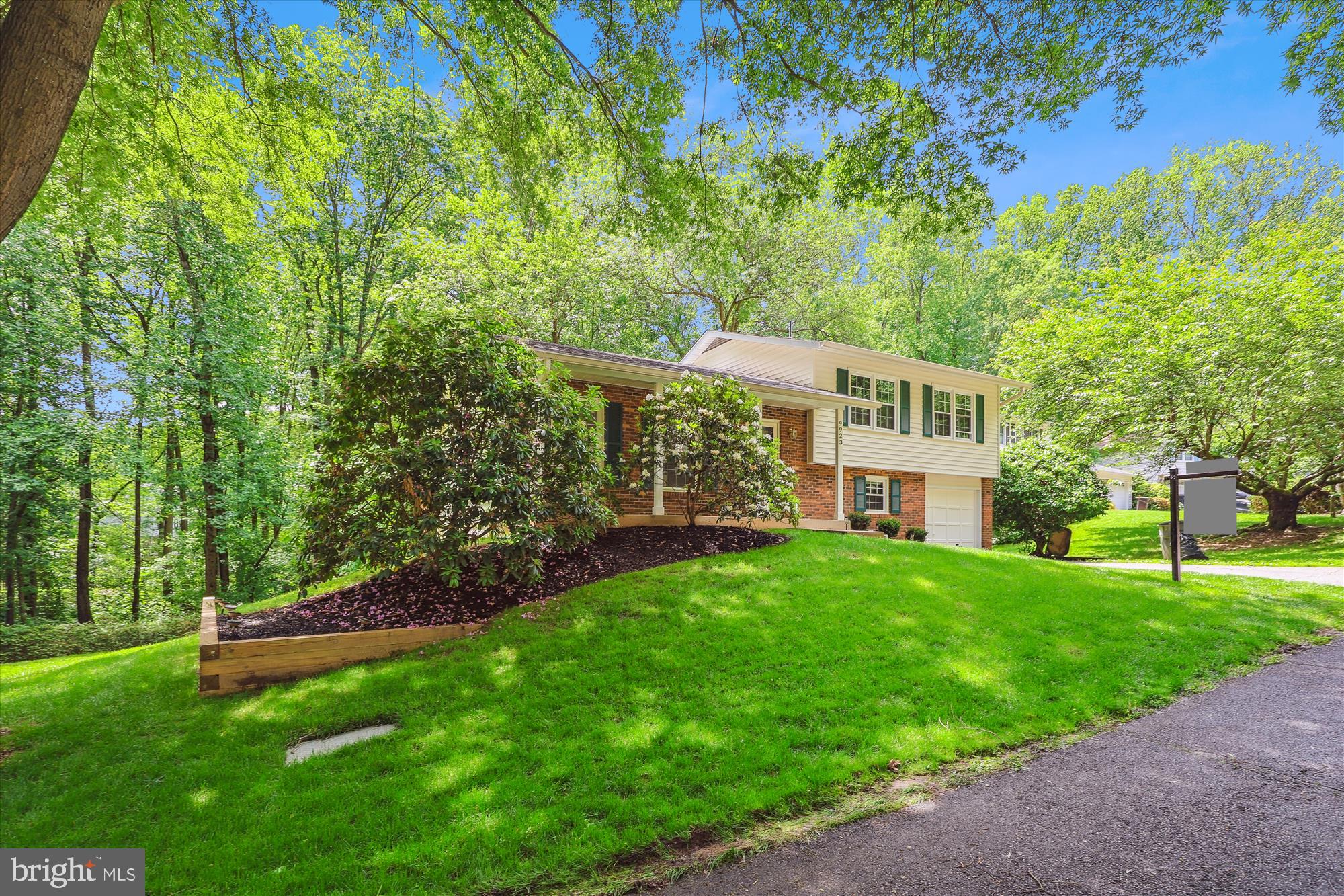 9923 WOODEN DOVE COURT