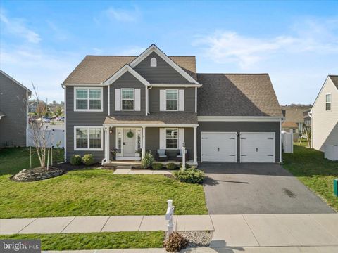 Photo of 803 WESTBROOKE DR, ELIZABETHTOWN, PA 17022 (MLS # PALA2033186)