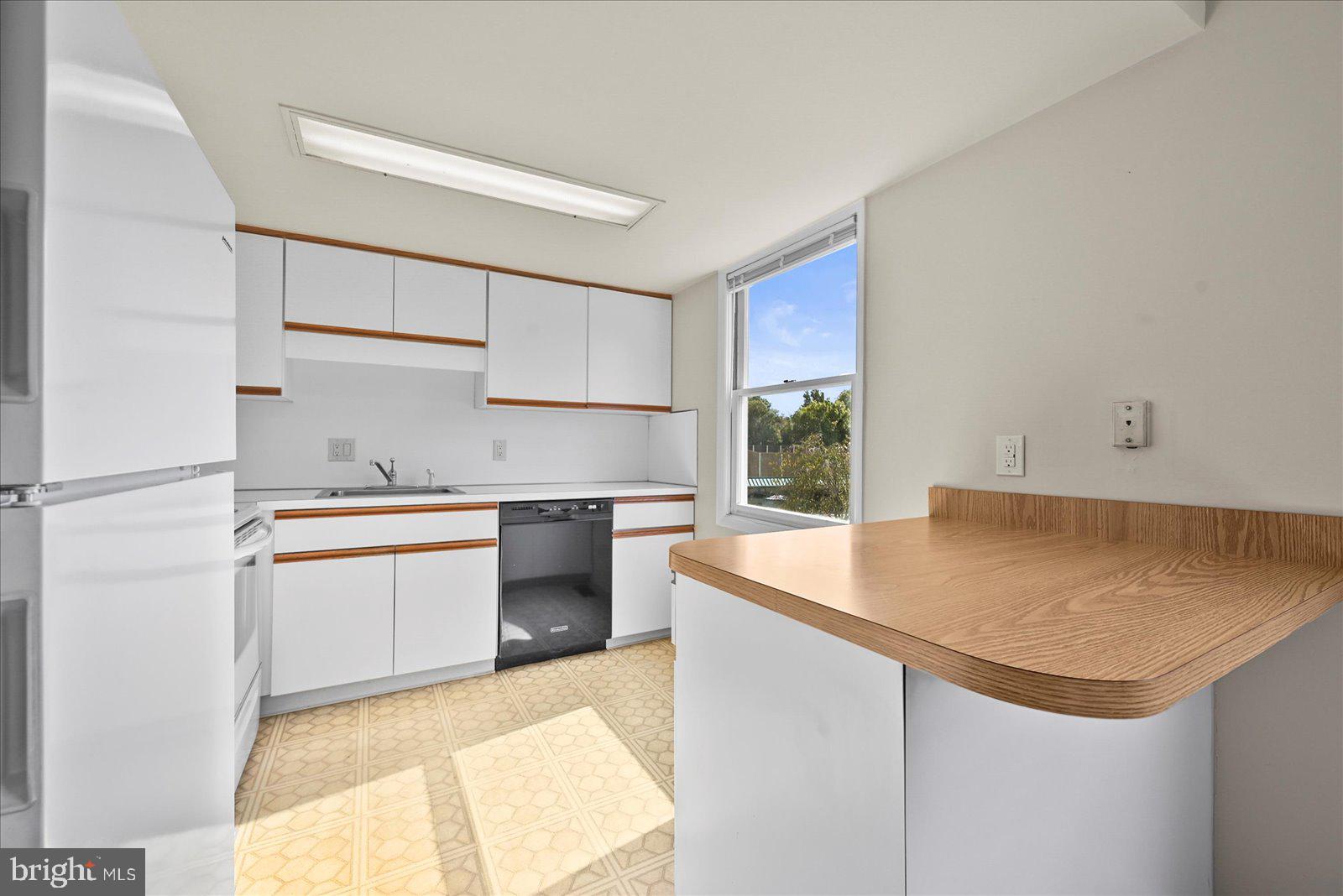 VILLAGE OF FOX RUN - Residential