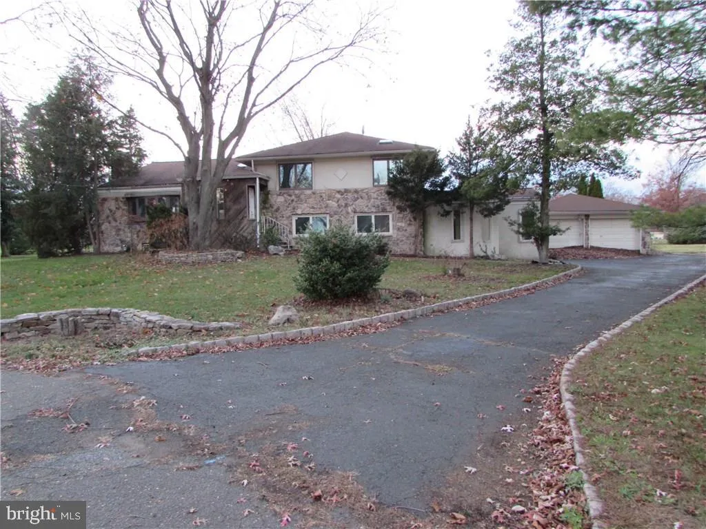 Additional image 2 of 16 Twin Oaks Drive, Edison, NJ 08820