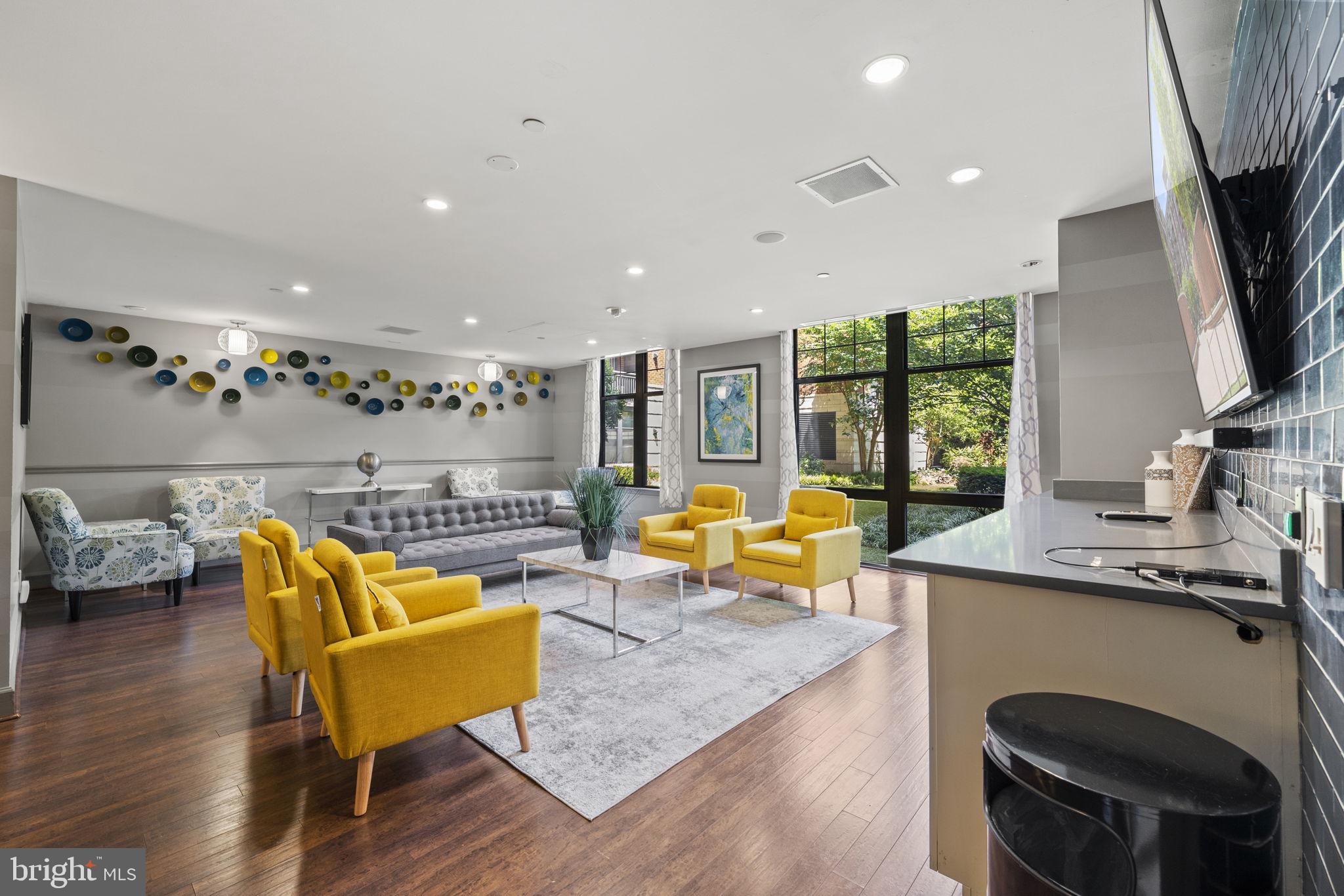 CLARENDON - Residential