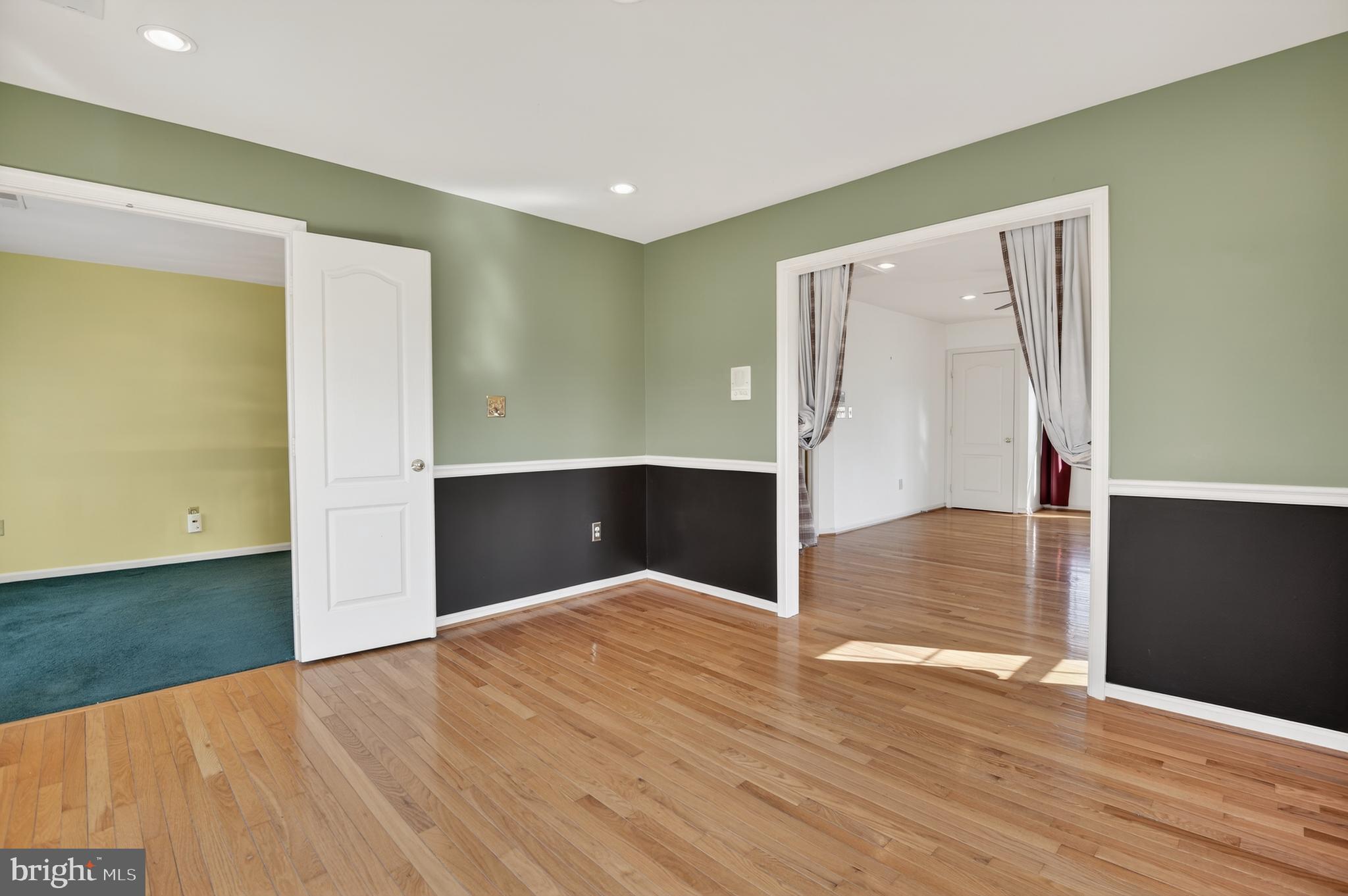 SHERWOOD FOREST MANOR - Residential