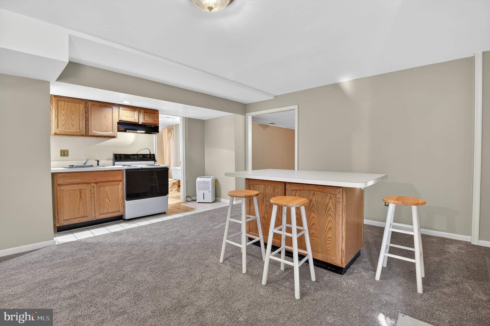 SHERWOOD FOREST MANOR - Residential