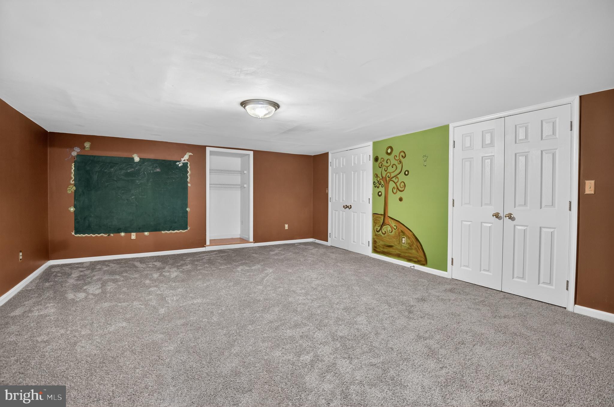 SHERWOOD FOREST MANOR - Residential