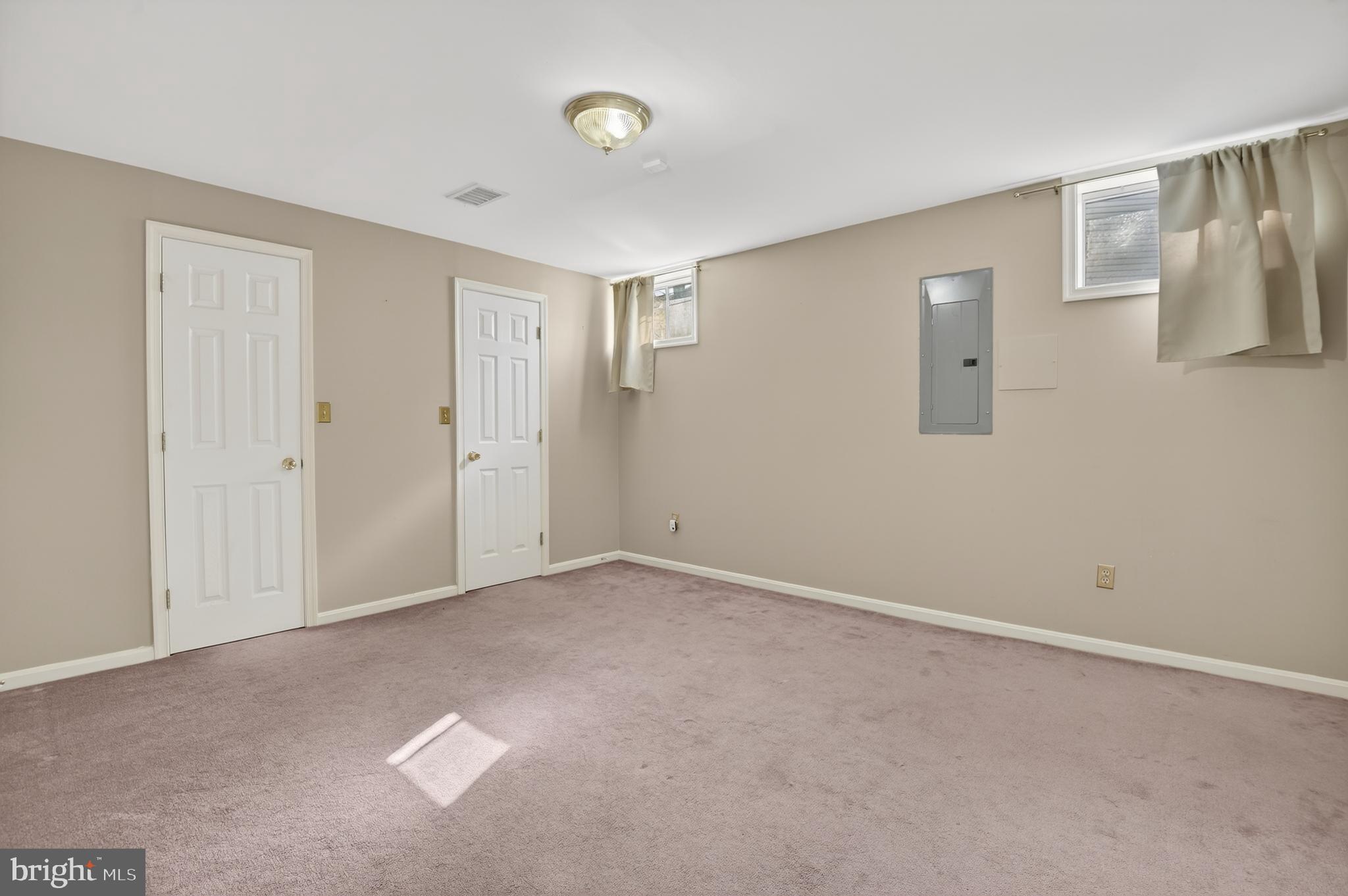 SHERWOOD FOREST MANOR - Residential