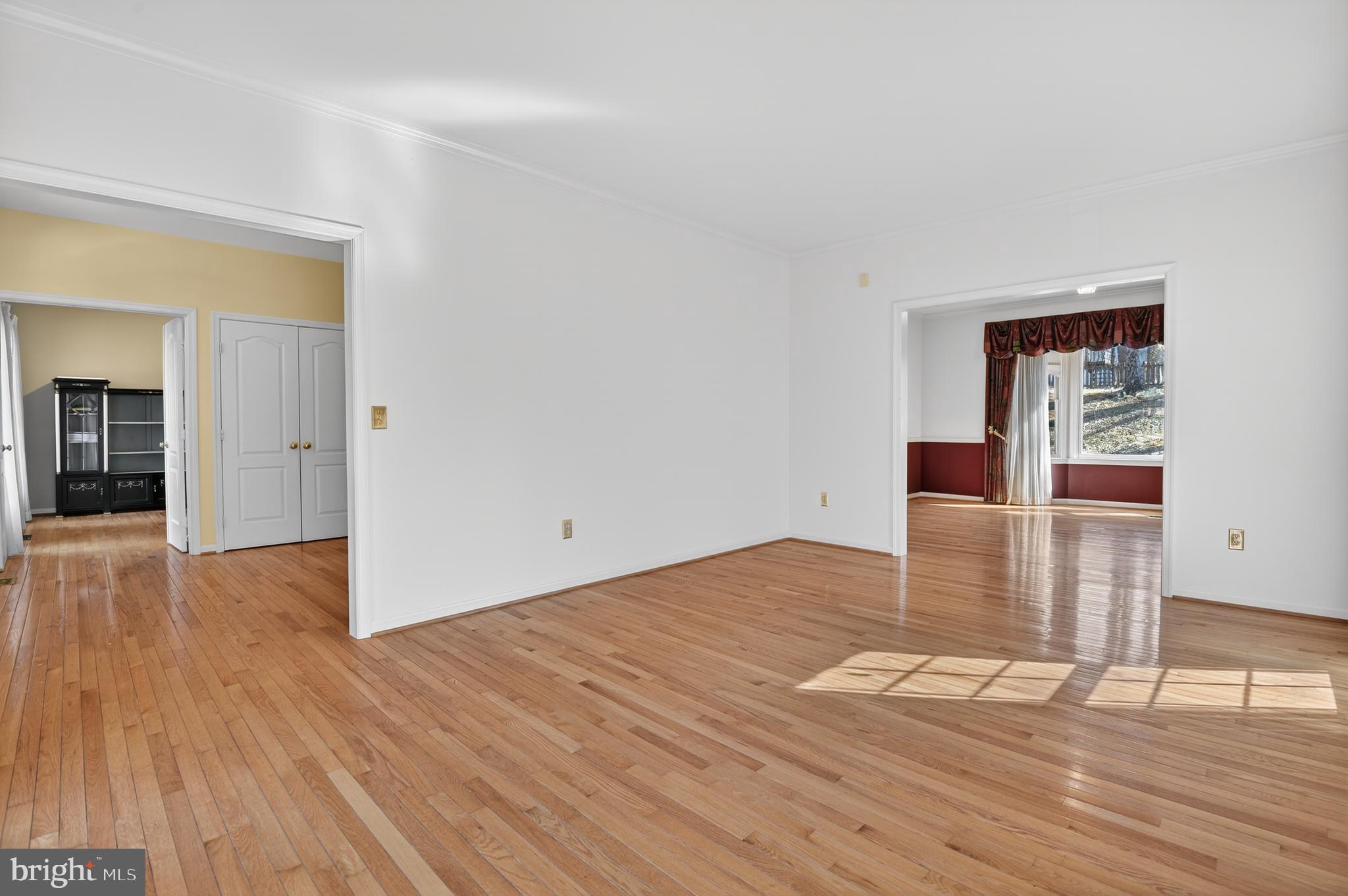 SHERWOOD FOREST MANOR - Residential