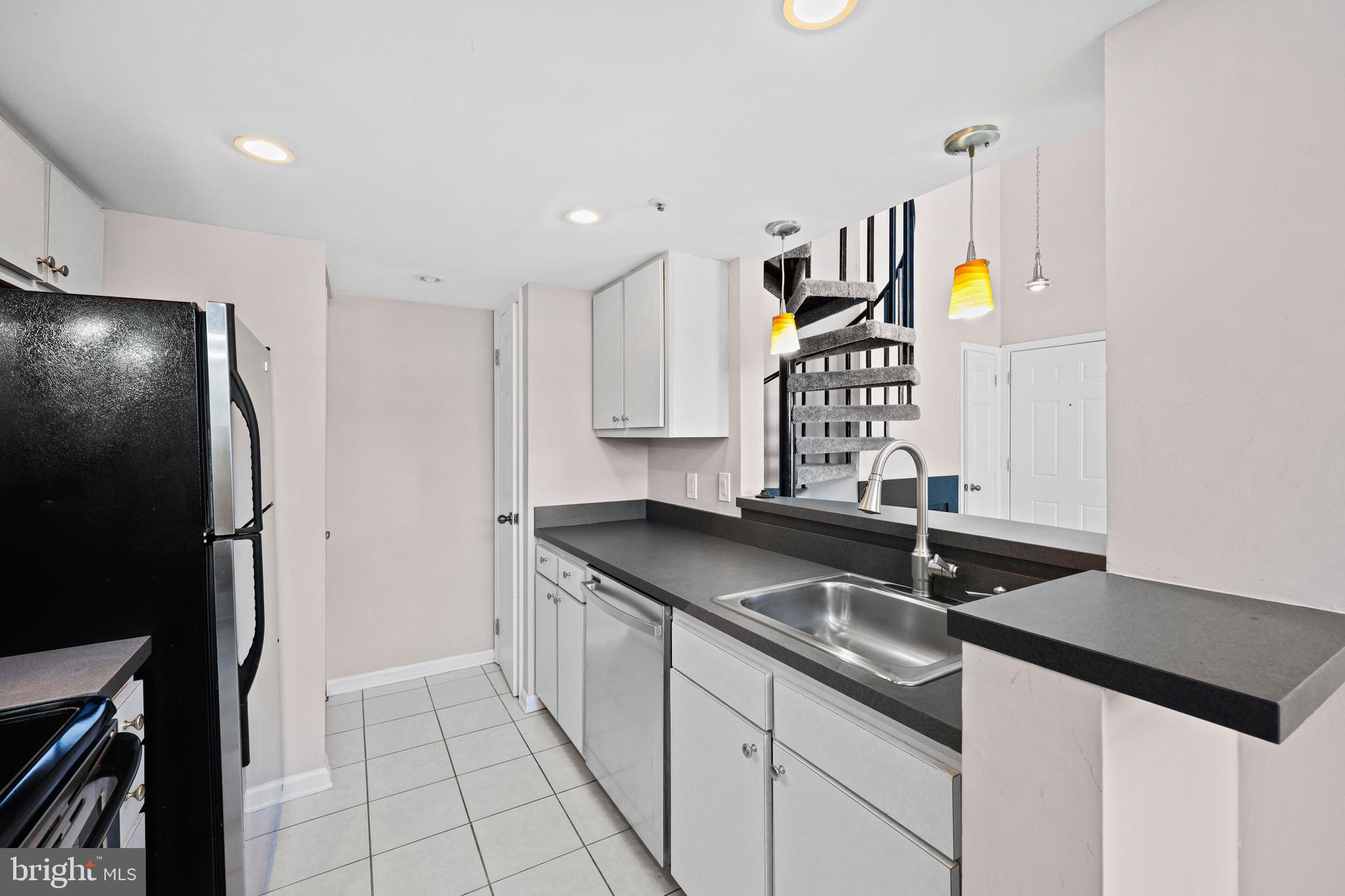 VISTAS AT LAUREL LAKES - Residential Lease