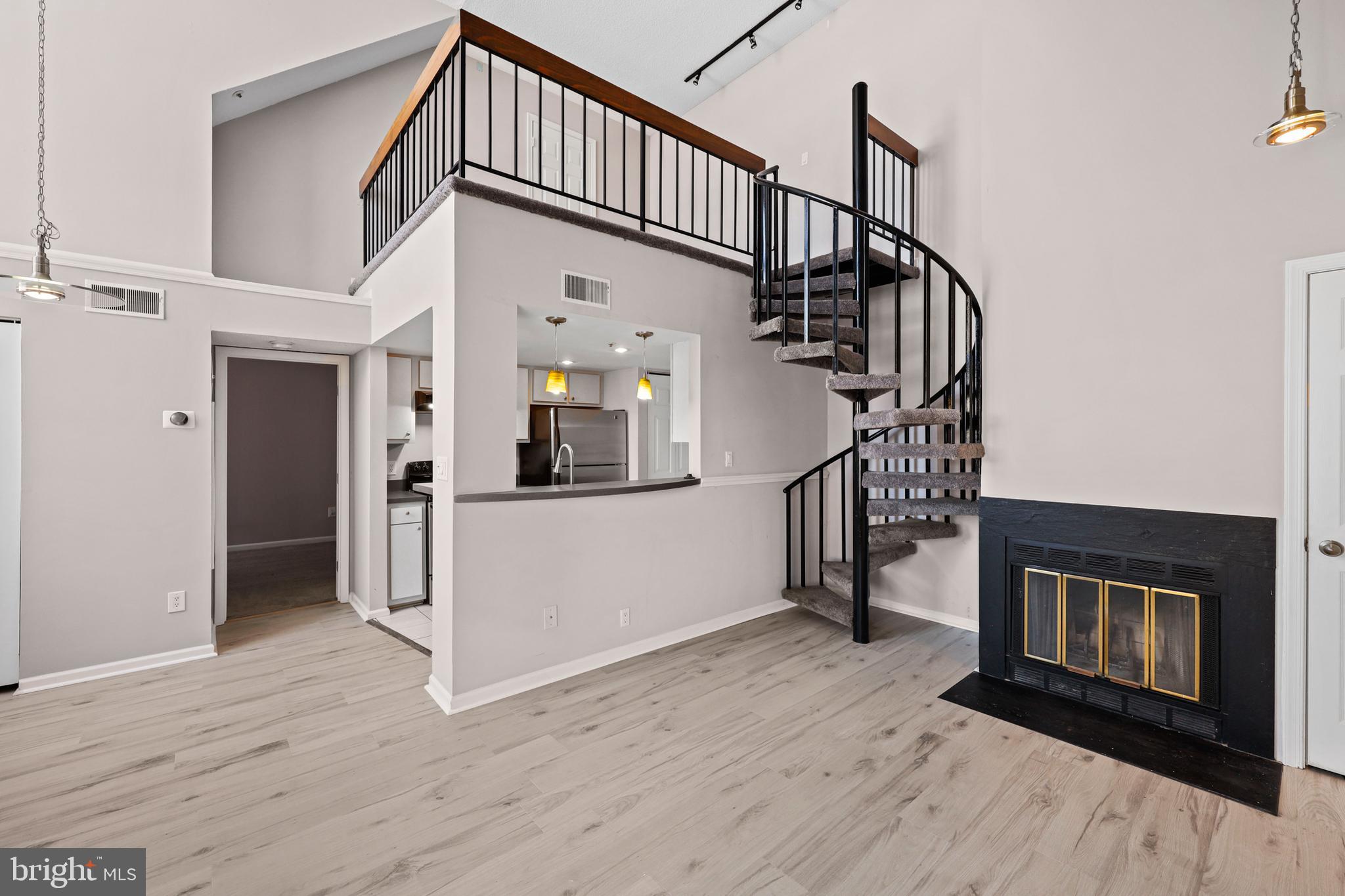 VISTAS AT LAUREL LAKES - Residential Lease