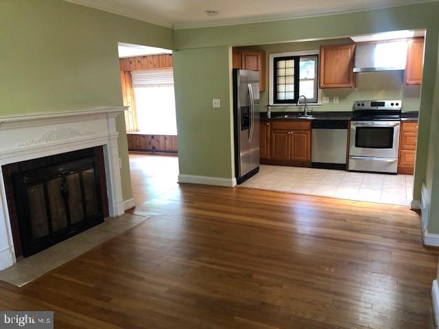 BROYHILL PARK - Residential Lease