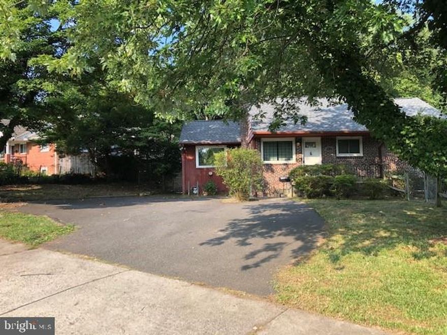 Must see!  Two levels Single Family house with large driveway; fenced in front and backyard.  The main floor has 4 bedrooms and 2 full bathrooms.  New 100% waterproof Vinyl Flooring in the master bedroom (21’x13’).   New carpet in the 2nd bedroom.  The finished basement has a new washer, new dryer, new 2nd refrigerator, a den, a full bathroom, two bonus rooms (10’x12’ and 10’x9’) with closet and hopper windows.
Super location!  Close to schools, shopping malls, INOVA Fairfax Hospital, GDIT, Dunn Loring metro, Seven Corners, and Annandale.  Mins walk to bus stops.  Quick access to I495/I66/Rt50/Rt236/Washington D.C. Please follow CDC guidelines.  Please text Williams for questions.
