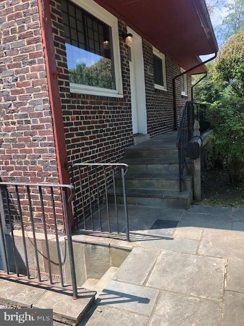 BROYHILL PARK - Residential Lease