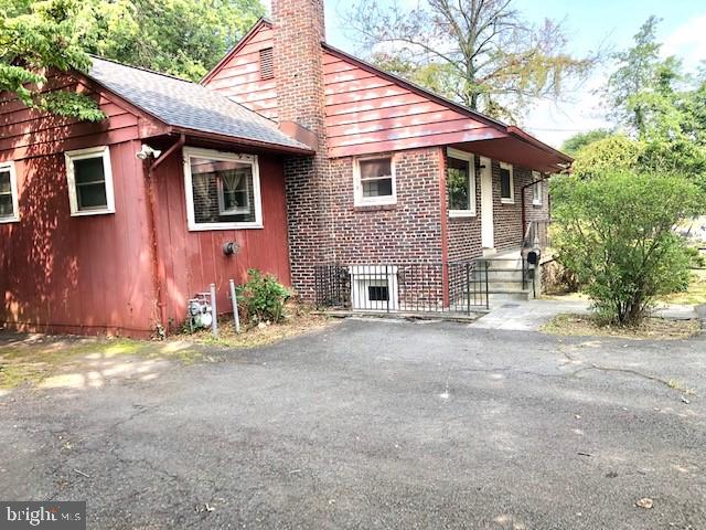 BROYHILL PARK - Residential Lease