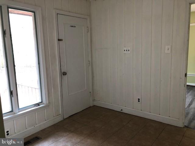 BROYHILL PARK - Residential Lease