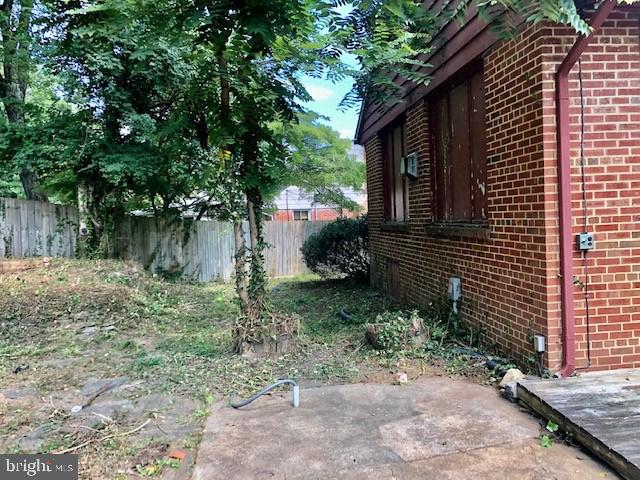 BROYHILL PARK - Residential Lease