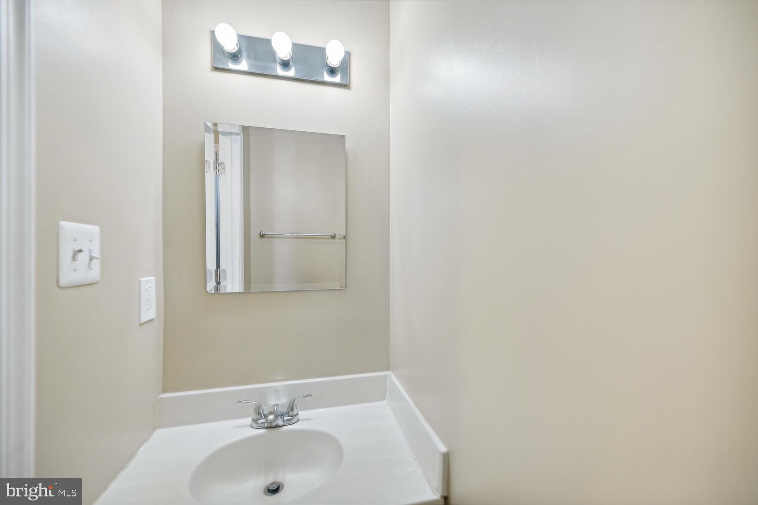 DEVONSHIRE TOWNHOMES - Residential Lease