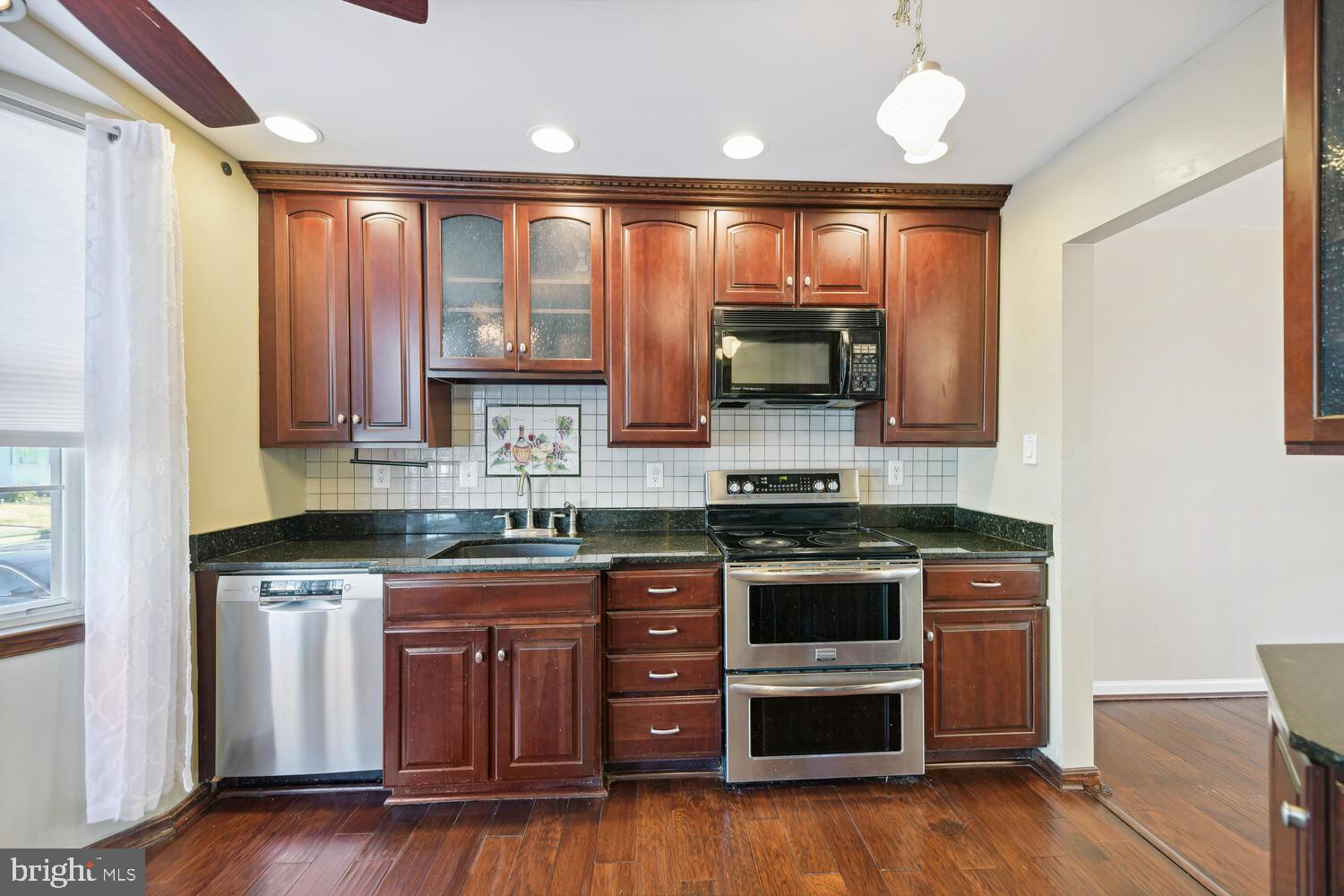 DEVONSHIRE TOWNHOMES - Residential Lease