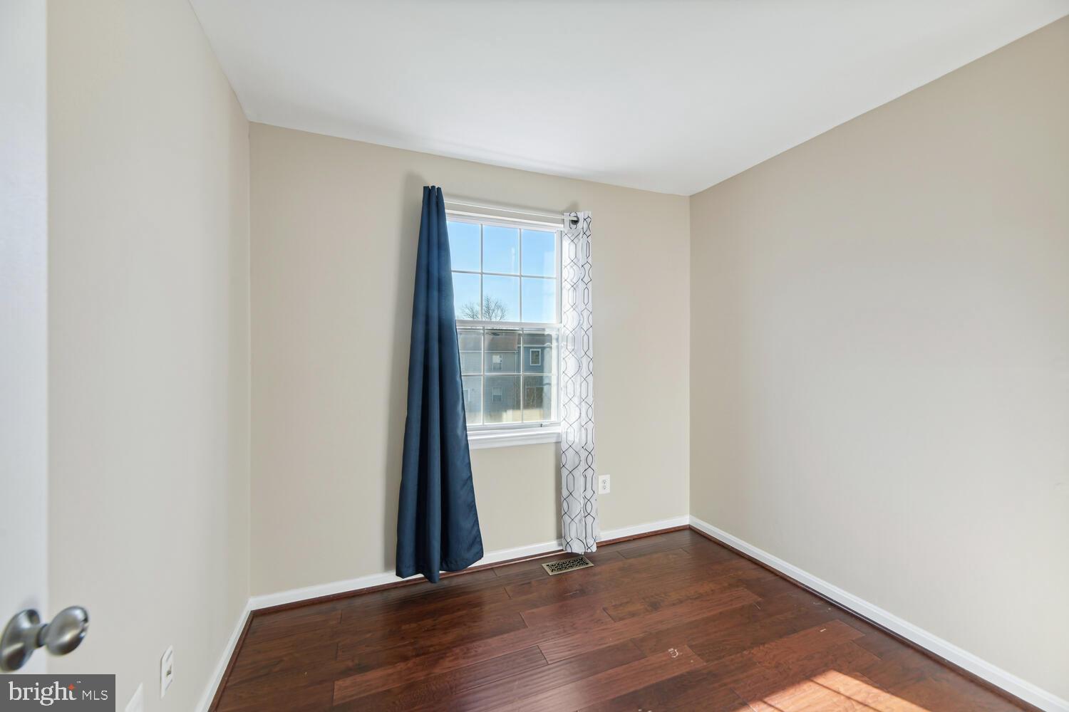 DEVONSHIRE TOWNHOMES - Residential Lease