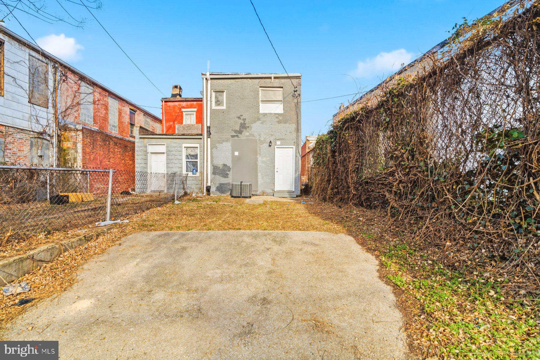 EAST BALTIMORE MIDWAY - Residential