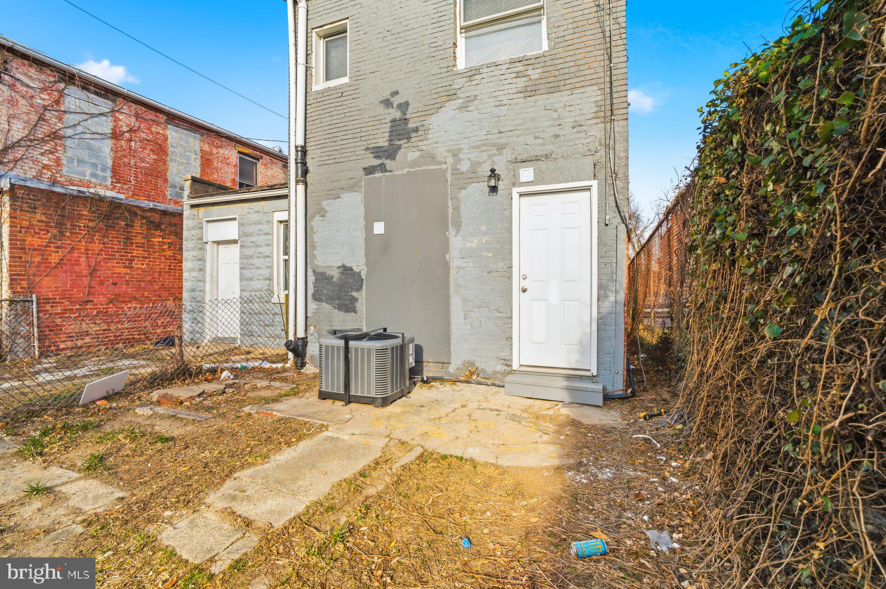 EAST BALTIMORE MIDWAY - Residential