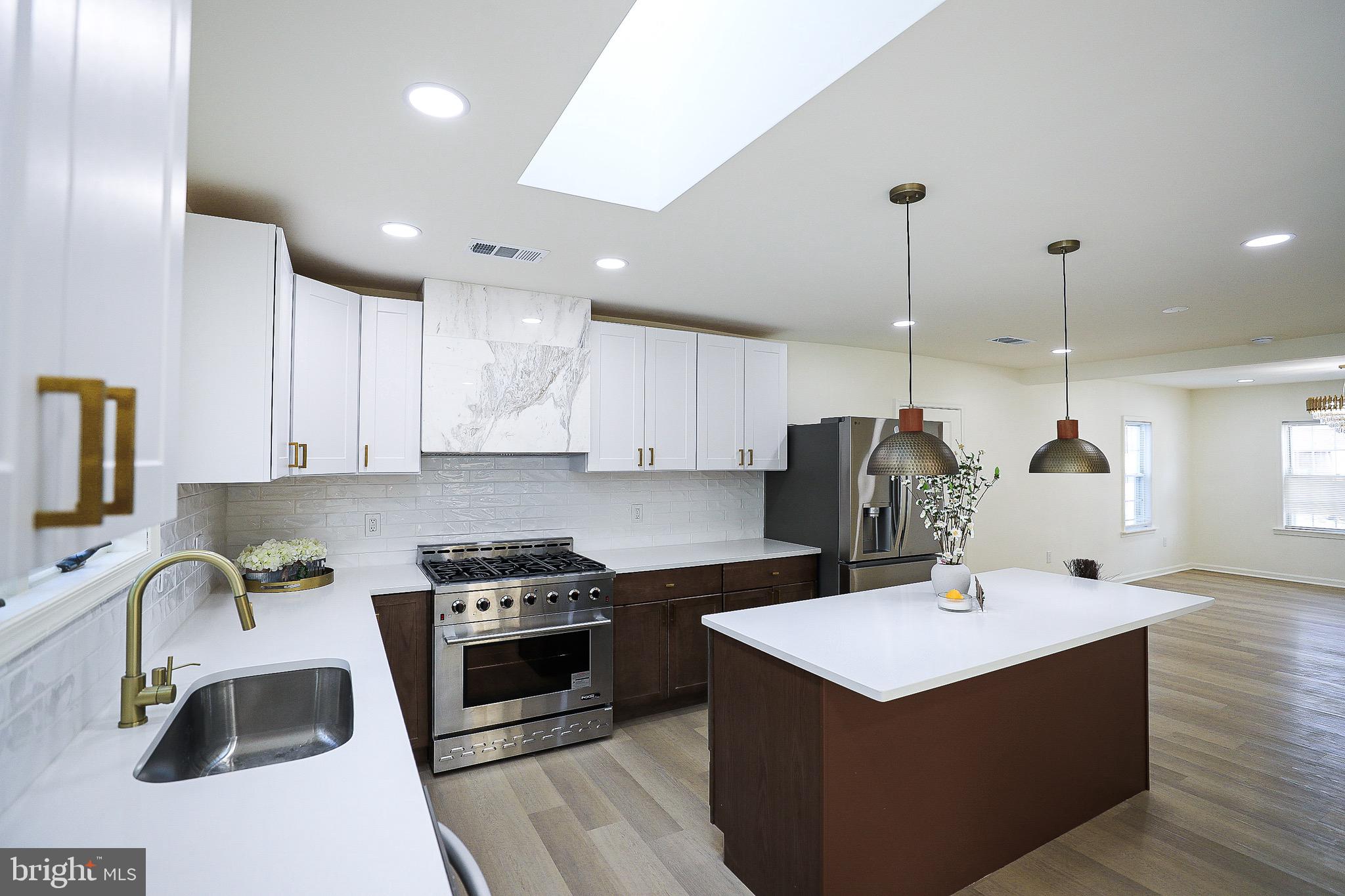 1107 REVOLUTION STREET