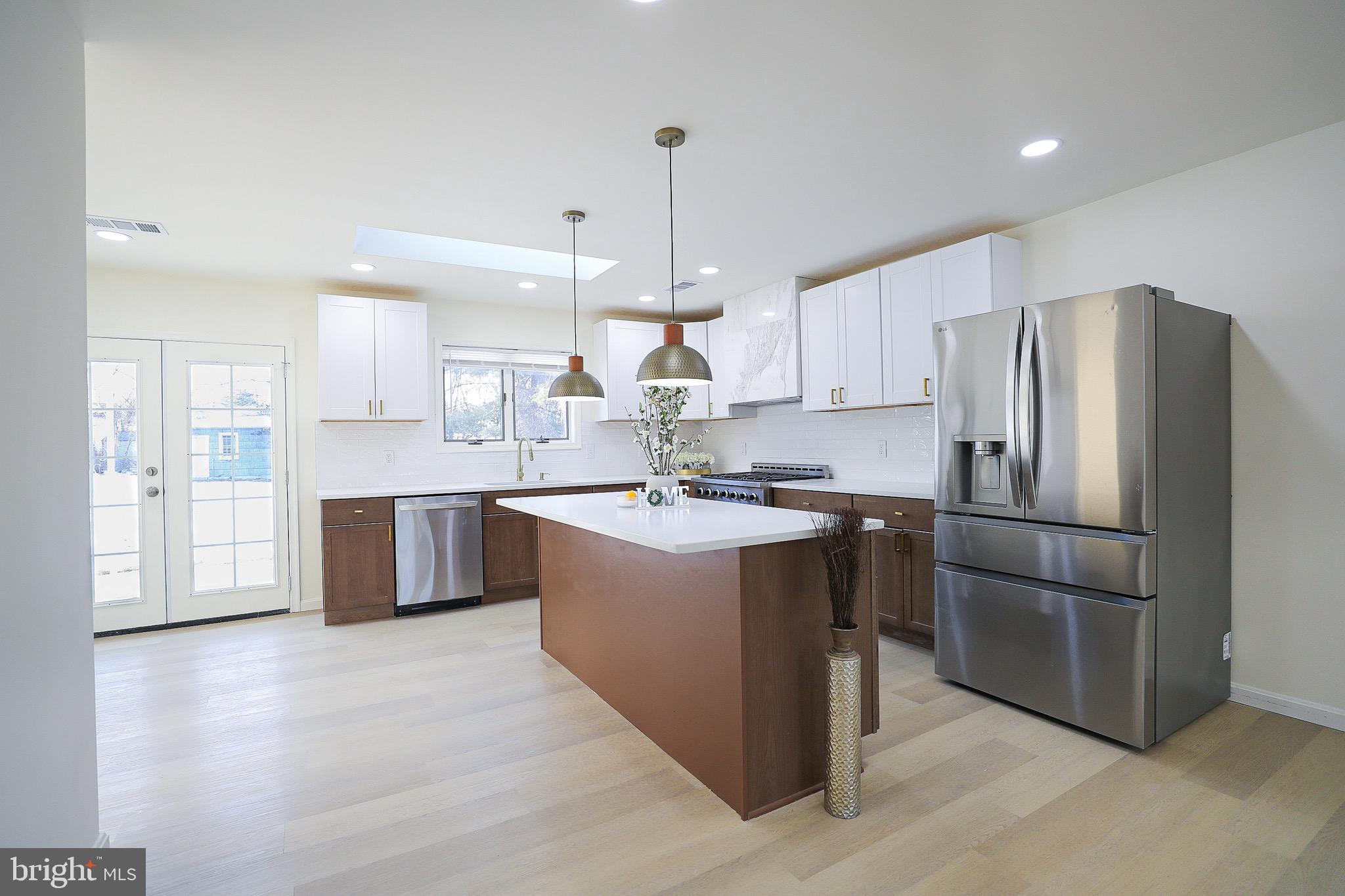 1107 REVOLUTION STREET