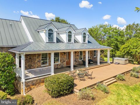Homes For Sale - 6951 Hilltop Lane<br/> MARSHALL, VA 20115
