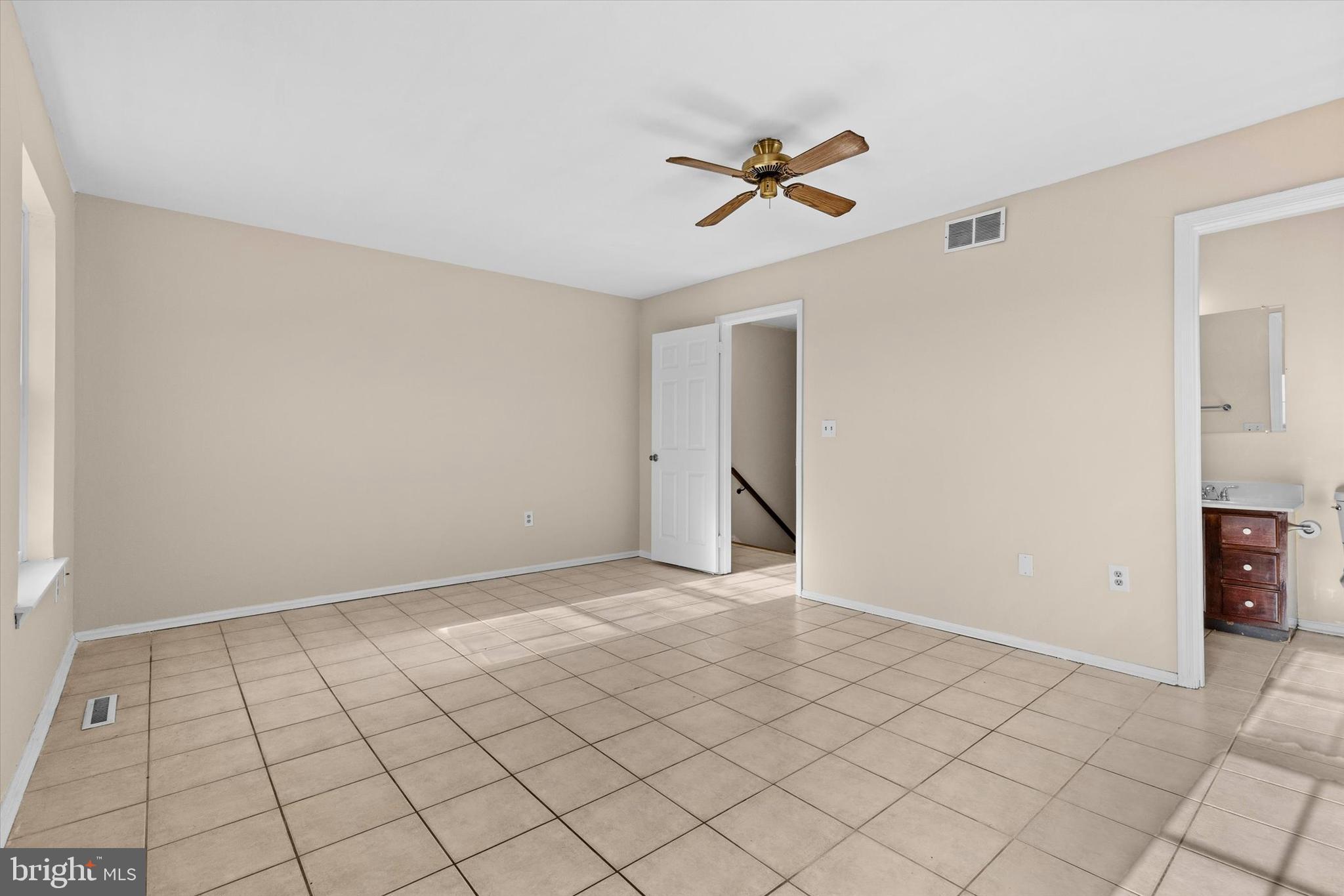 FOUR SEASONS - Residential