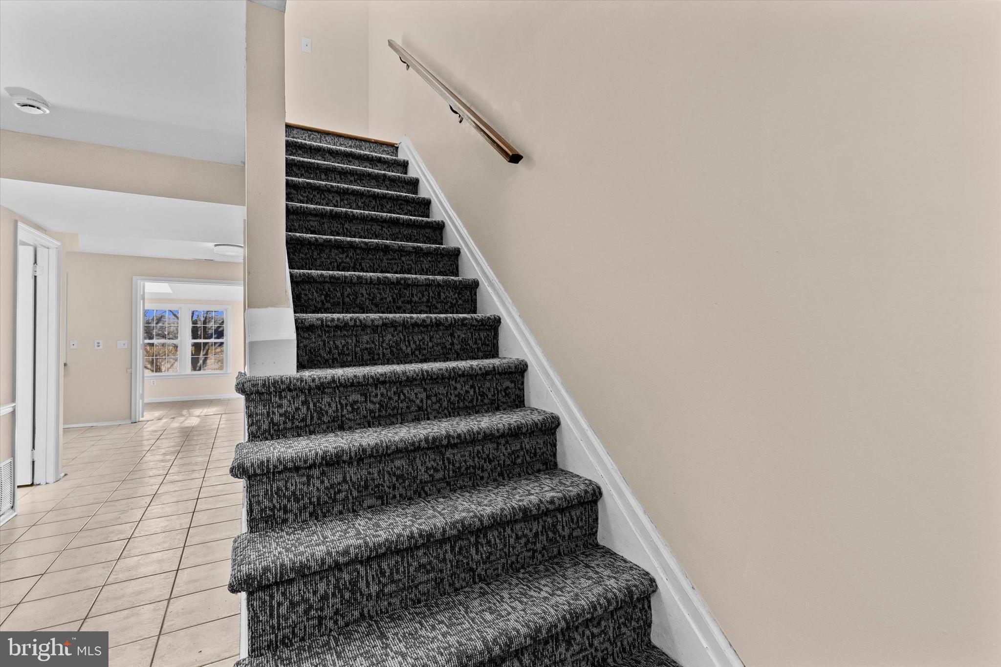 FOUR SEASONS - Residential