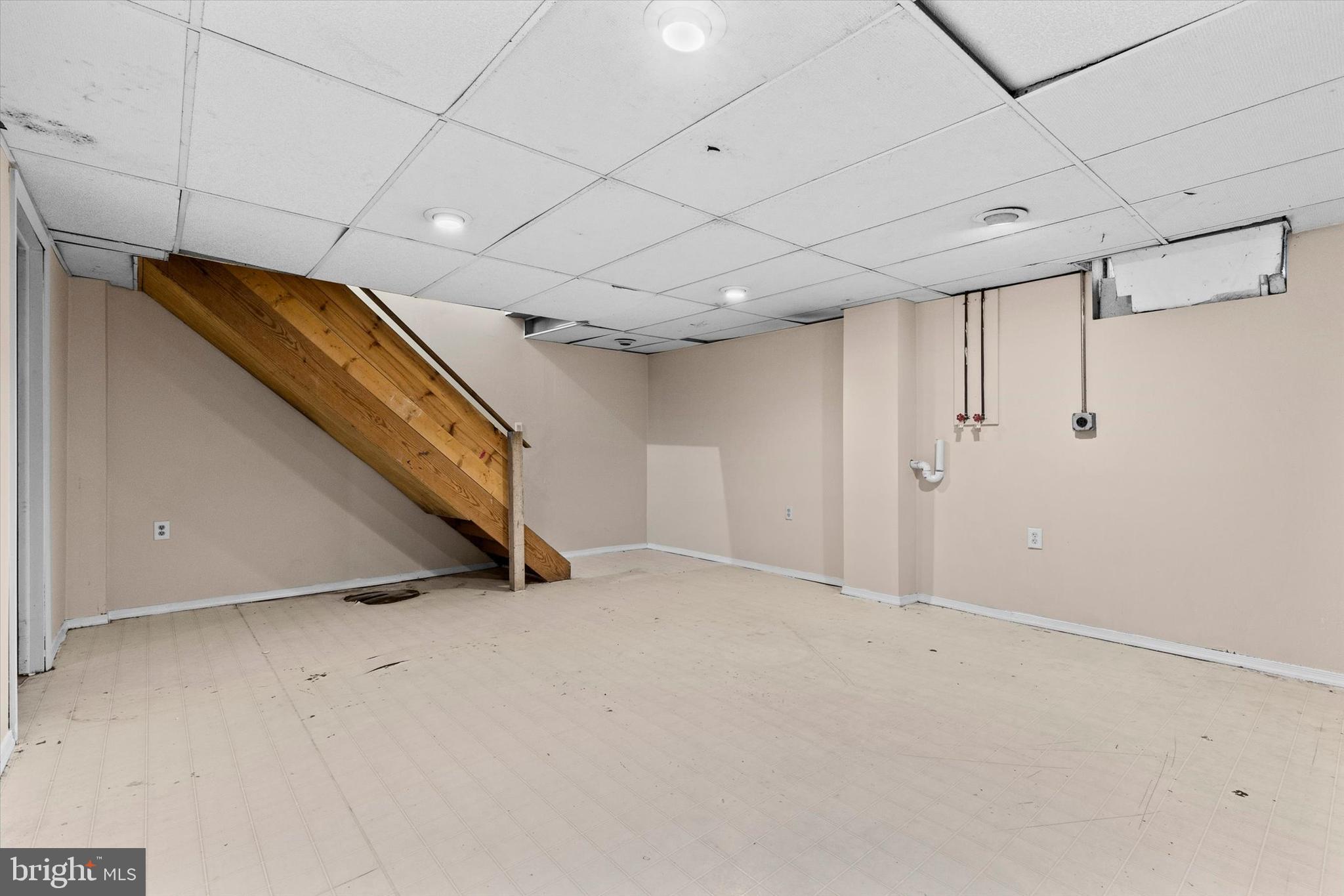 FOUR SEASONS - Residential