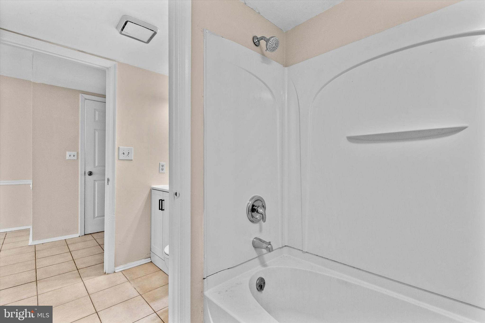 FOUR SEASONS - Residential