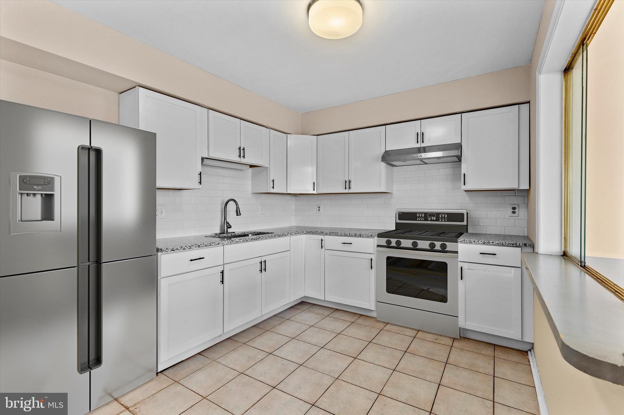 FOUR SEASONS - Residential