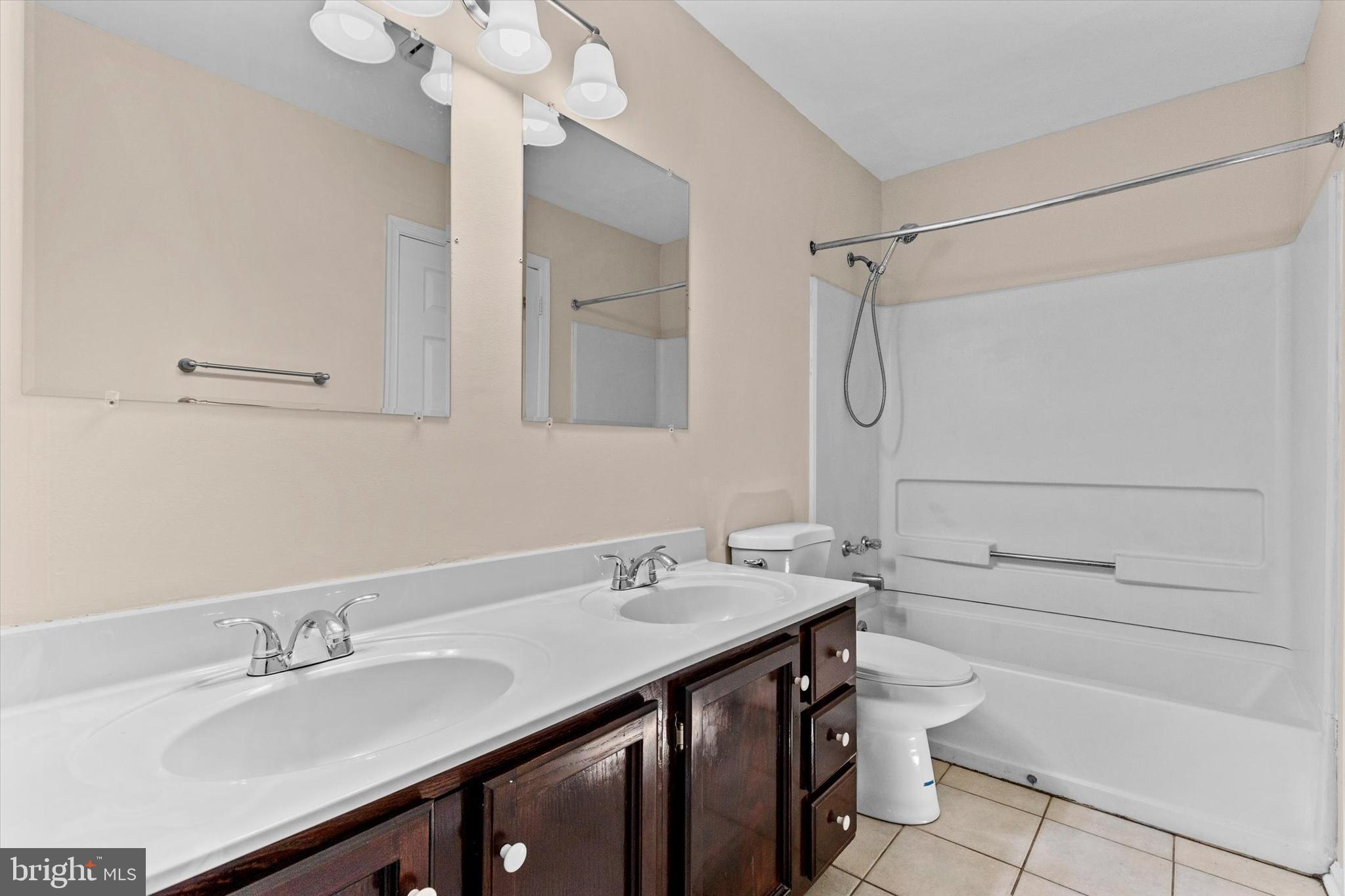 FOUR SEASONS - Residential