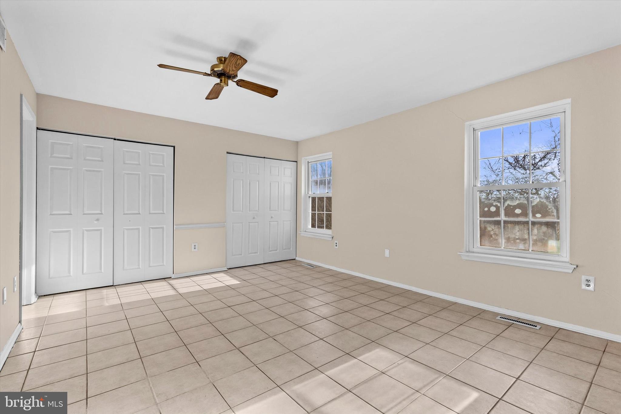 FOUR SEASONS - Residential