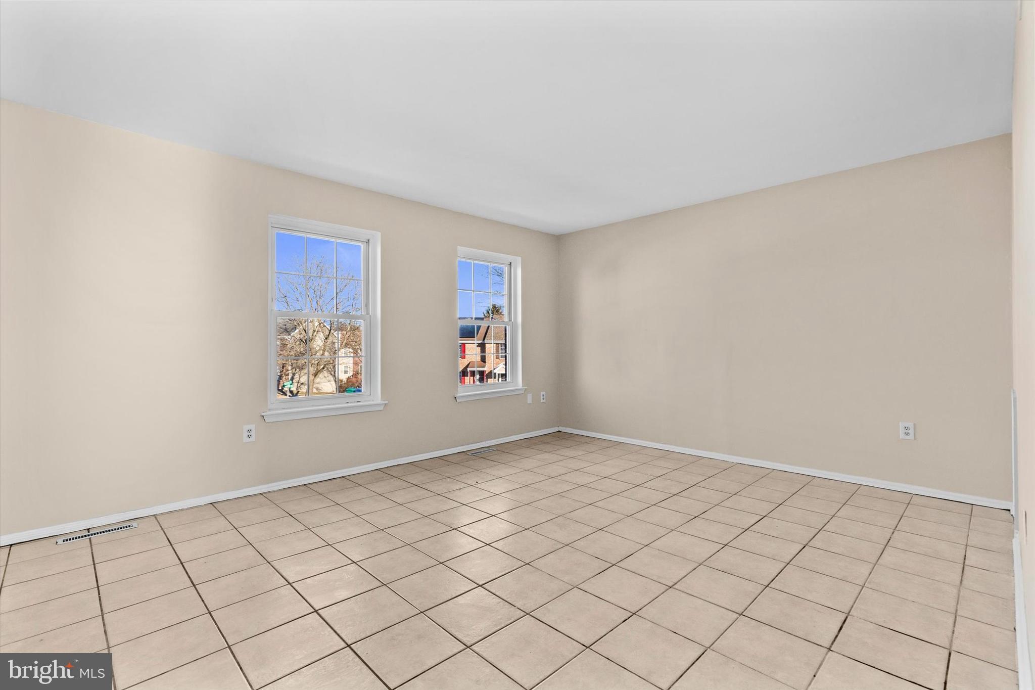 FOUR SEASONS - Residential